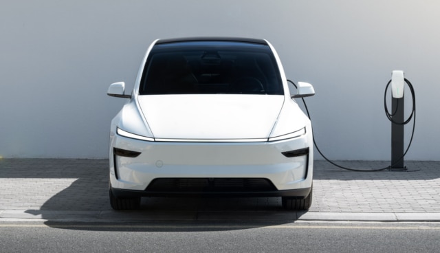 Tesla-Model-Y-L-