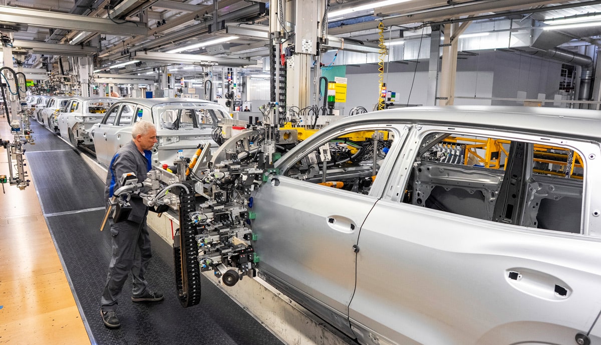 Deutsche Autokonzerne: Gewinneinbruch und Margen auf 10‑Jahr
