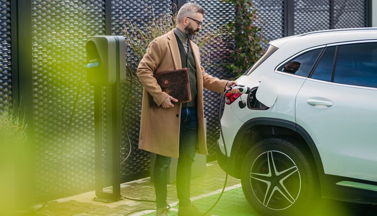 iStock-Elektroauto-Laden