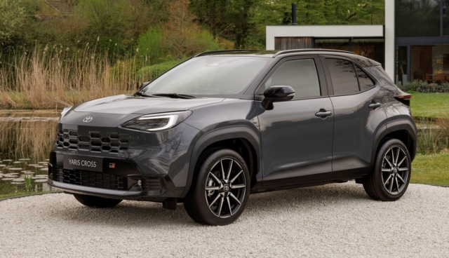 toyota-yaris-crossstorm-grey
