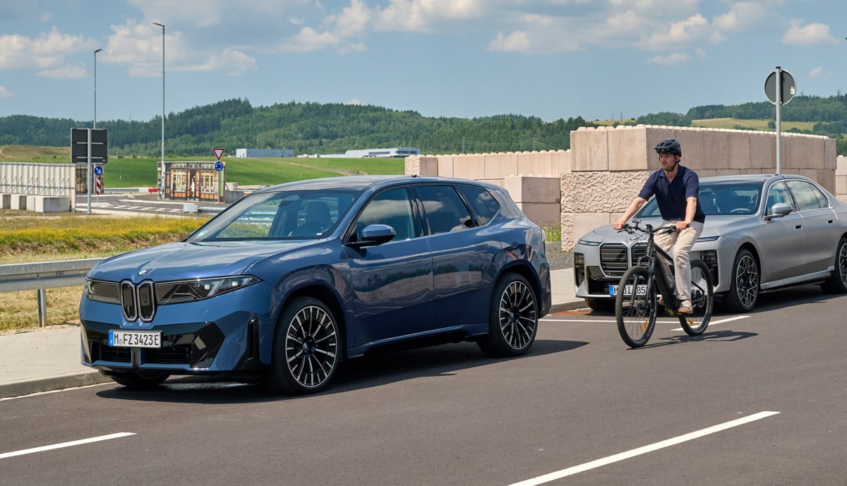BMW-iX3-i7