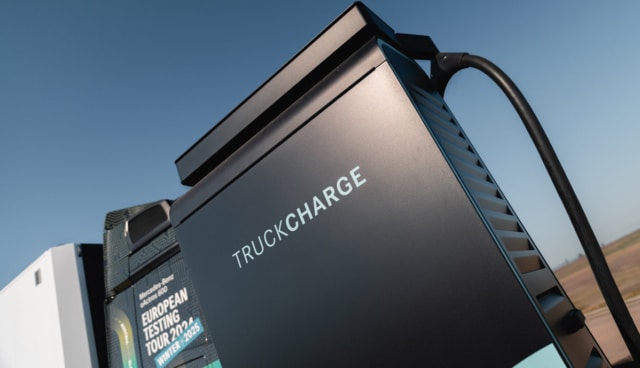 Mercedes-Truck-Charge