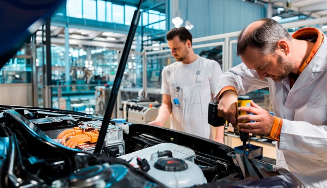 Elektroauto-Werkstatt