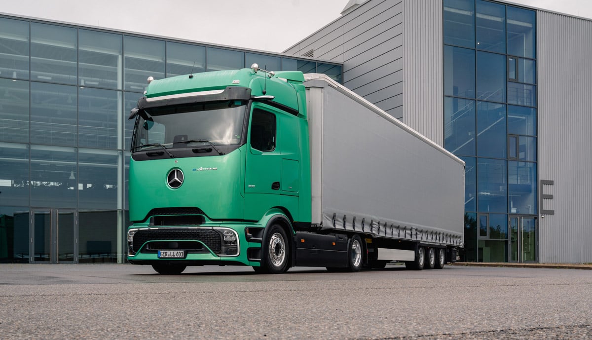 Mercedes-Benz-eActros-Lowliner-