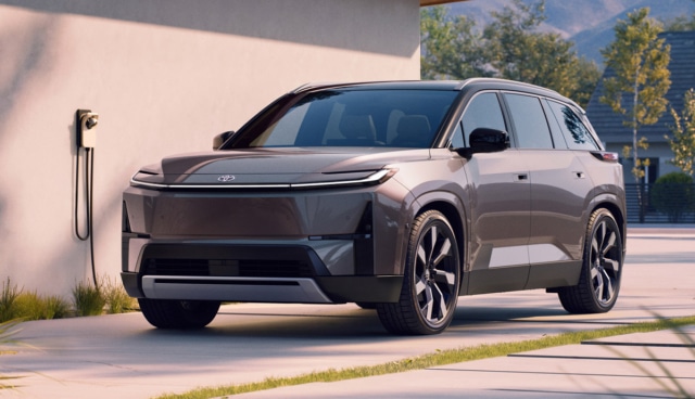 Toyota-Highlander_Limited_BEV