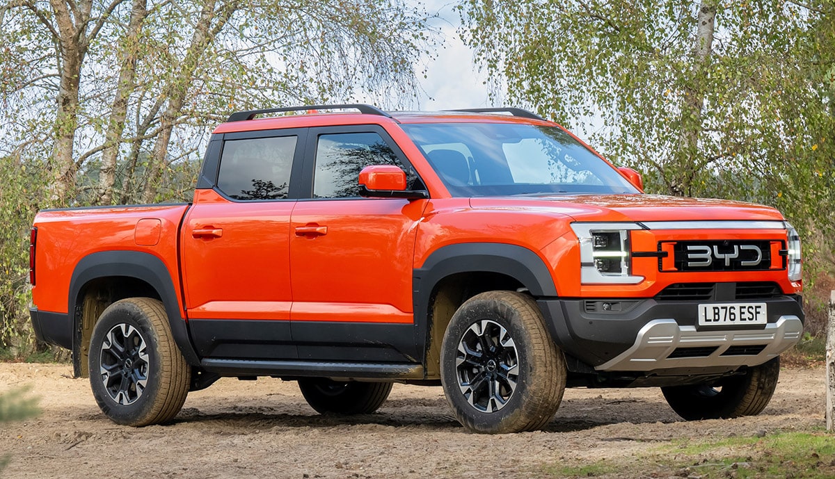 Der China-Hersteller BYD hat den Deutschlandstart seines Plug-in-Hybrid-Pick-ups Shark DMO für Mitte des ersten Quartals 2027 angekündigt.