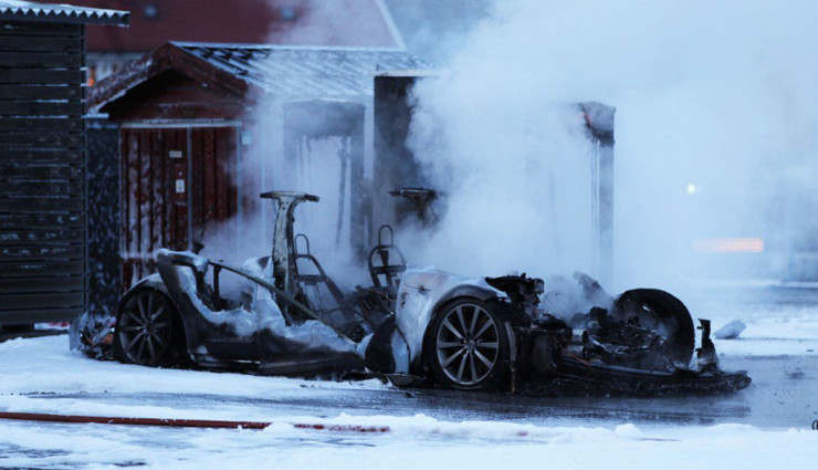 Tesla-Feuer in Norwegen: Untersuchungen eingestellt, Brandherd wohl im Auto