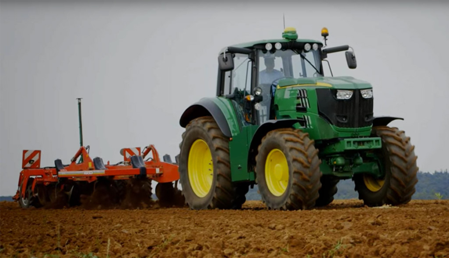 John Deere: Elektro-Traktor SESAM bringt 400 PS aufs Feld (Video)