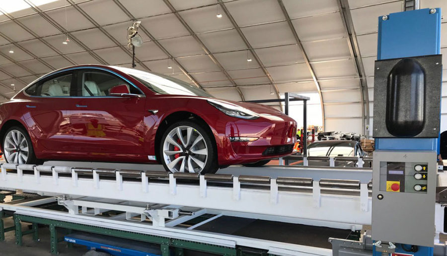 Tesla: Erstes Model 3 mit Sportpaket rollt vom Band